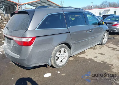 2013 Honda Odyssey Touring/Touring Elite z USA, uszkodzony, nr VIN 5FNRL5H95DB077565